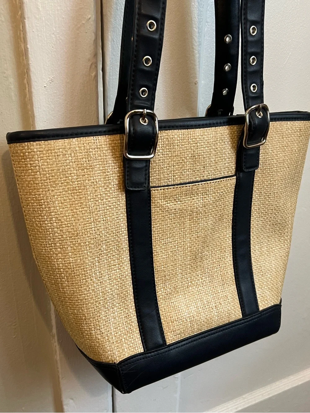 2000’s St. John's Bay Basketweave tote bag with navy straps vintage coastal